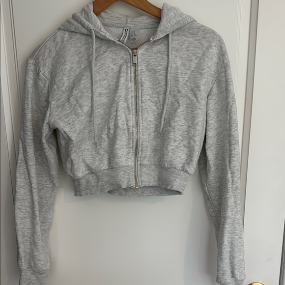 H&M Gray Cropped Fitted Hoodie - Picture 1 of 2